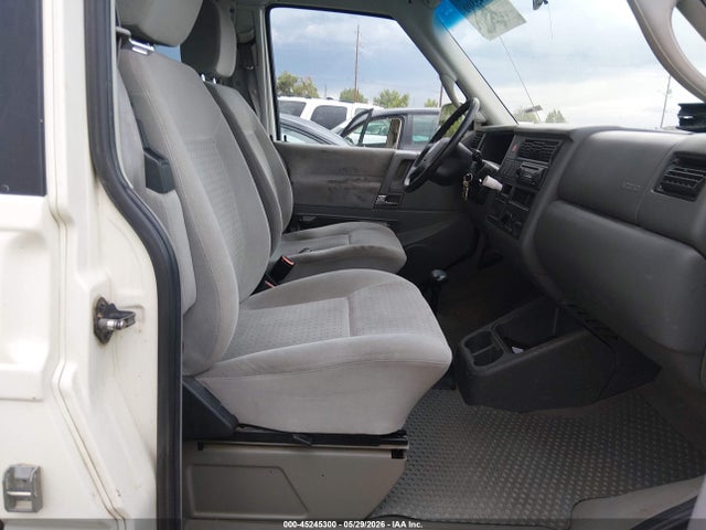 45245300 :رقم المزاد ، WV2NB47093H011633 vin ، 2003 Volkswagen Eurovan Mv مزاد بيع