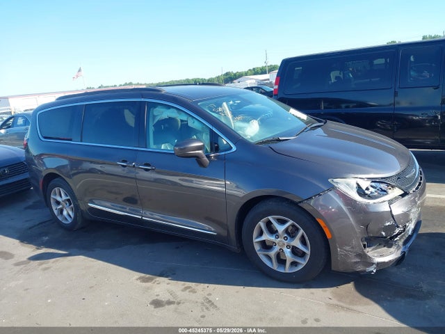 Продажа на аукционе авто 2017 Chrysler Pacifica Touring-l, vin: 2C4RC1BG2HR816384, номер лота: 45245375