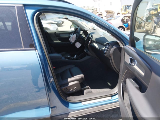 Продаж на аукціоні авто 2023 Volvo Xc40 B5 Plus Dark Theme, vin: YV4L12UW6P2989907, номер лоту: 45245589