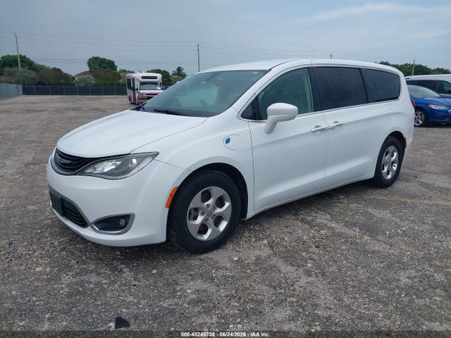 Chrysler Pacifica Hybrid Touring Plus 2018 2C4RC1H78JR338467 Image 2