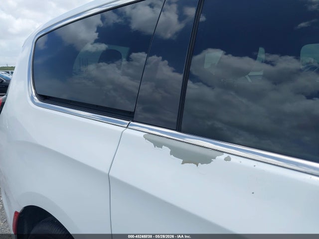 Chrysler Pacifica Hybrid Touring Plus 2018 2C4RC1H78JR338467 Image 13