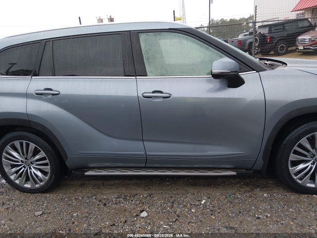 Toyota Highlander Platinum 2022 5TDFZRAH5NS126240 Image 13
