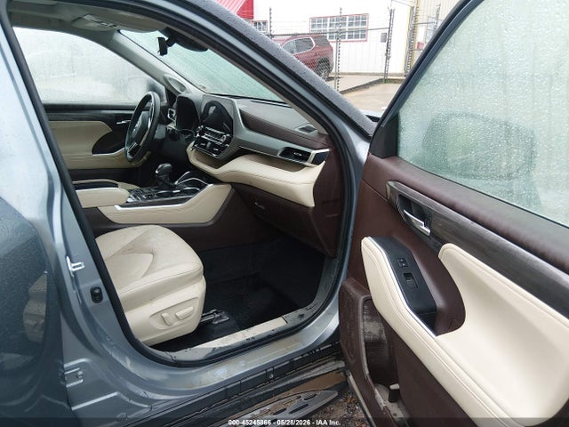 Toyota Highlander Platinum 2022 5TDFZRAH5NS126240 Image 5