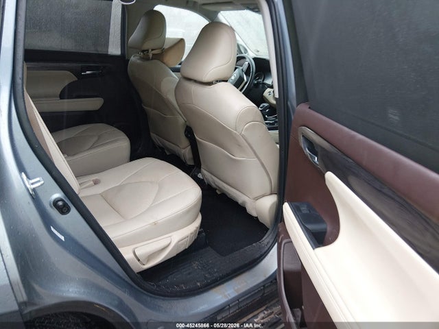 Toyota Highlander Platinum 2022 5TDFZRAH5NS126240 Image 8