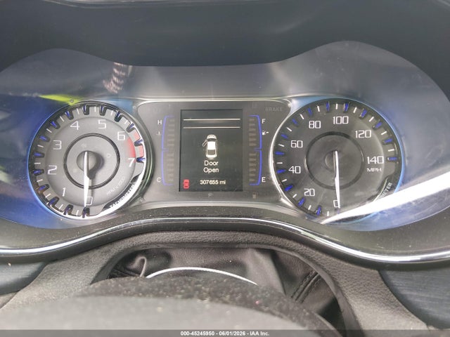 45245950 :رقم المزاد ، 1C3CCCBB3FN552953 vin ، 2015 Chrysler 200 S مزاد بيع
