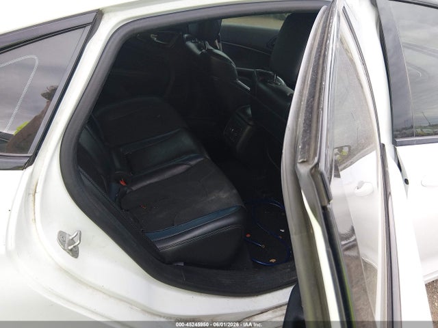 45245950 :رقم المزاد ، 1C3CCCBB3FN552953 vin ، 2015 Chrysler 200 S مزاد بيع
