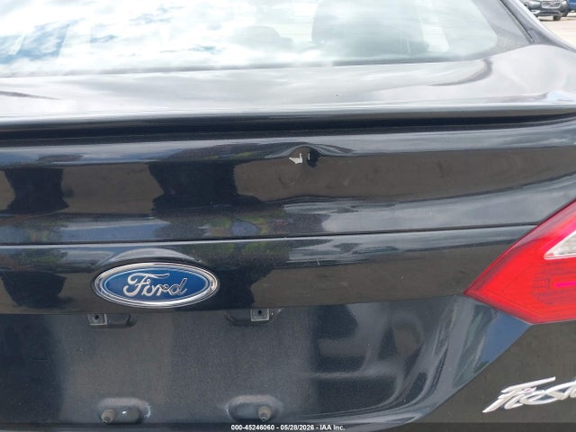 45246060 :رقم المزاد ، 3FADP4BJ8FM221366 vin ، 2015 Ford Fiesta Se مزاد بيع