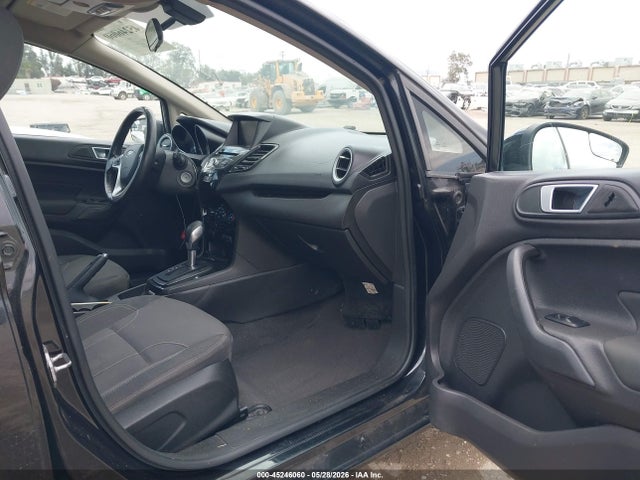 45246060 :رقم المزاد ، 3FADP4BJ8FM221366 vin ، 2015 Ford Fiesta Se مزاد بيع