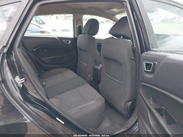 45246060 :رقم المزاد ، 3FADP4BJ8FM221366 vin ، 2015 Ford Fiesta Se مزاد بيع
