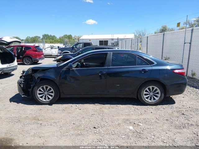 45246170 :رقم المزاد ، 4T1BF1FK1GU500656 vin ، 2016 Toyota Camry Le مزاد بيع