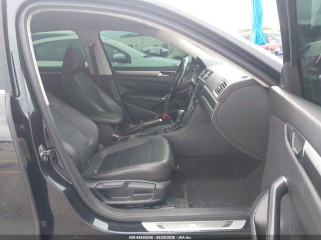 Продажа на аукционе авто 2017 Volkswagen Passat 1.8t R-line, vin: 1VWDT7A37HC051898, номер лота: 45246396