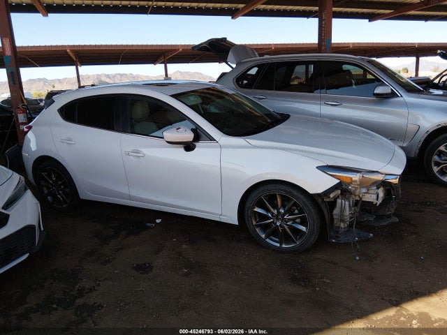 Mazda Mazda3 Grand Touring 2018 3MZBN1M30JM186347 Image 13