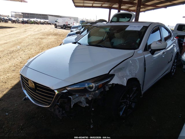 Mazda Mazda3 Grand Touring 2018 3MZBN1M30JM186347 Image 2