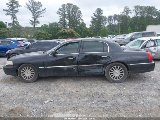 Aukcja sprzedaży 2003 Lincoln Town Car Signature, vin: 1LNHM82W53Y692829, numer aukcji: 45246804