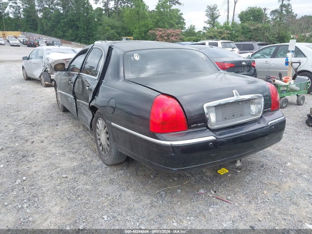 Aukcja sprzedaży 2003 Lincoln Town Car Signature, vin: 1LNHM82W53Y692829, numer aukcji: 45246804
