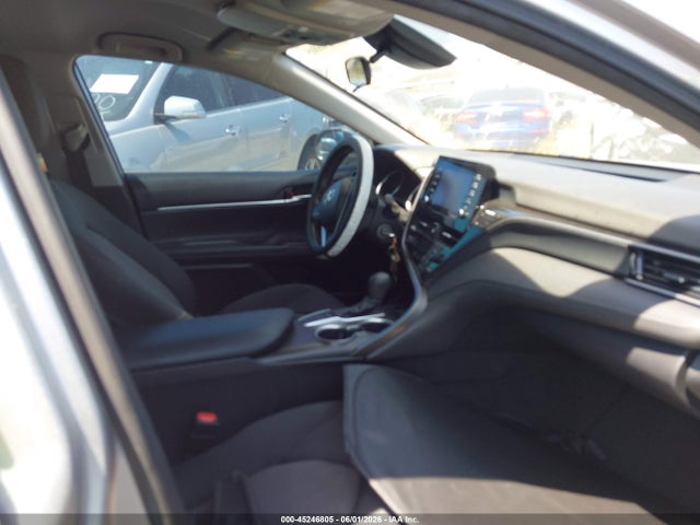 45246805 :رقم المزاد ، 4T1C11AK4NU624217 vin ، 2022 Toyota Camry Le مزاد بيع