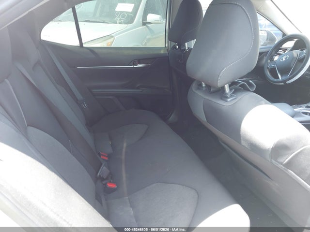 45246805 :رقم المزاد ، 4T1C11AK4NU624217 vin ، 2022 Toyota Camry Le مزاد بيع