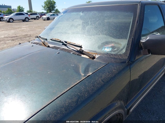 45247296 :رقم المزاد ، 1GCDT19WX18246241 vin ، 2001 Chevrolet S-10 Ls مزاد بيع