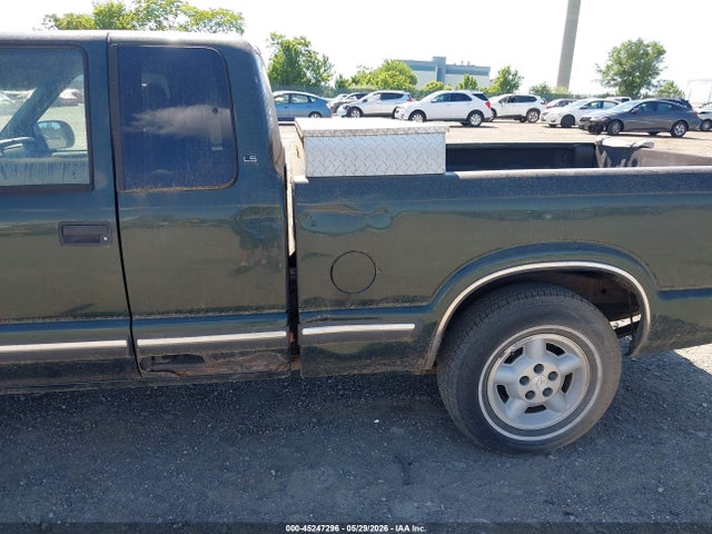45247296 :رقم المزاد ، 1GCDT19WX18246241 vin ، 2001 Chevrolet S-10 Ls مزاد بيع