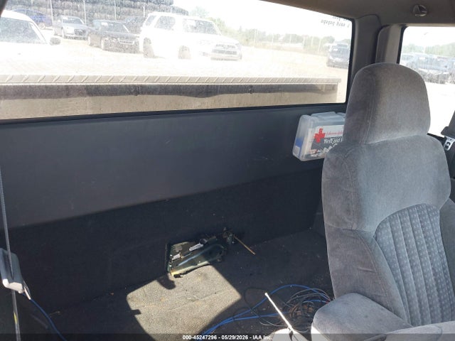 45247296 :رقم المزاد ، 1GCDT19WX18246241 vin ، 2001 Chevrolet S-10 Ls مزاد بيع