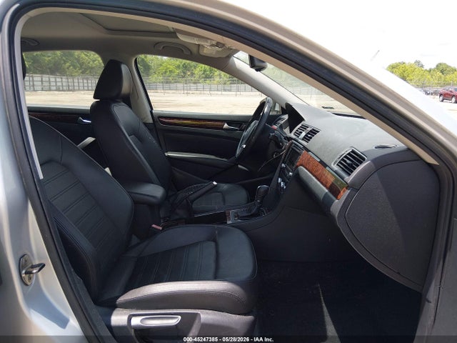 2012 Volkswagen Passat 2.5l Sel მანქანა იყიდება აუქციონზე, vin: 1VWCH7A37CC073888, აუქციონის ნომერი: 45247385
