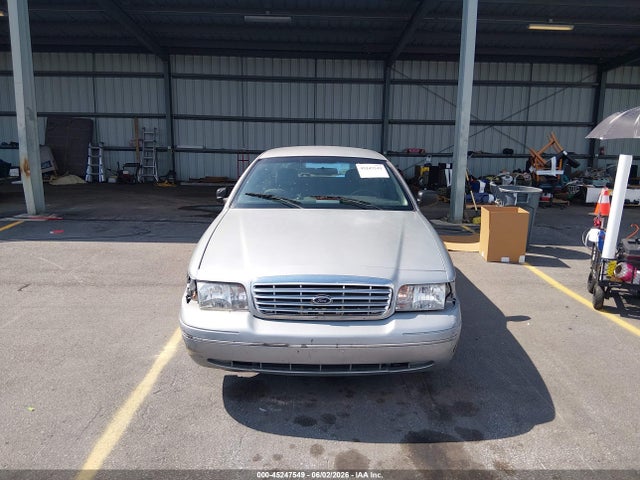 45247549 :رقم المزاد ، 2FAHP71W33X205012 vin ، 2003 Ford Crown Victoria Police مزاد بيع