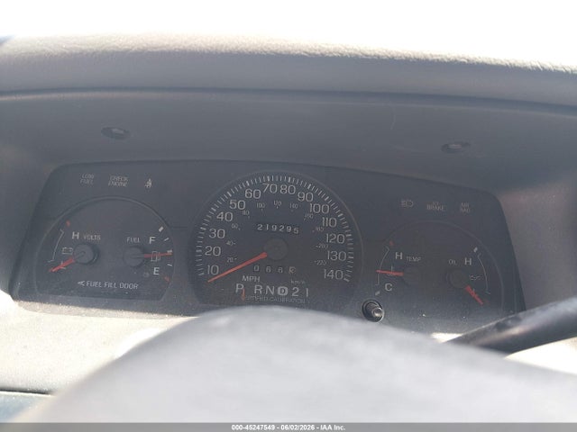 2003 Ford Crown Victoria Police მანქანა იყიდება აუქციონზე, vin: 2FAHP71W33X205012, აუქციონის ნომერი: 45247549