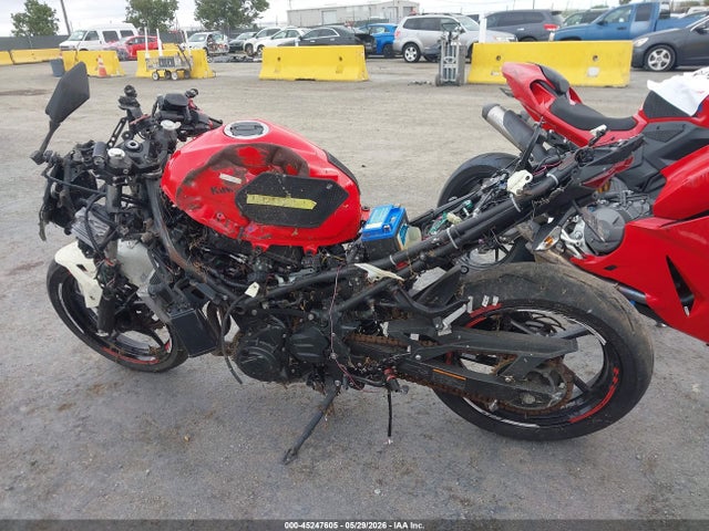 Kawasaki EX400 2021 JKAEXKG11MDAA1094 Image 12