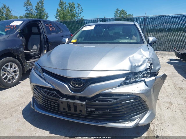 2018 Toyota Camry Le მანქანა იყიდება აუქციონზე, vin: 4T1B11HK9JU634530, აუქციონის ნომერი: 45248104