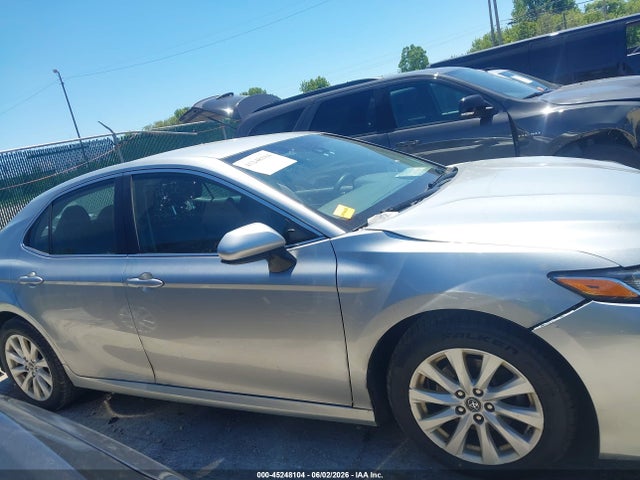 2018 Toyota Camry Le მანქანა იყიდება აუქციონზე, vin: 4T1B11HK9JU634530, აუქციონის ნომერი: 45248104