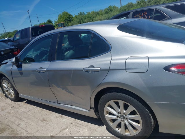2018 Toyota Camry Le მანქანა იყიდება აუქციონზე, vin: 4T1B11HK9JU634530, აუქციონის ნომერი: 45248104