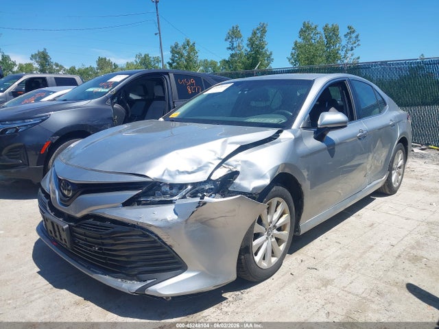 2018 Toyota Camry Le მანქანა იყიდება აუქციონზე, vin: 4T1B11HK9JU634530, აუქციონის ნომერი: 45248104