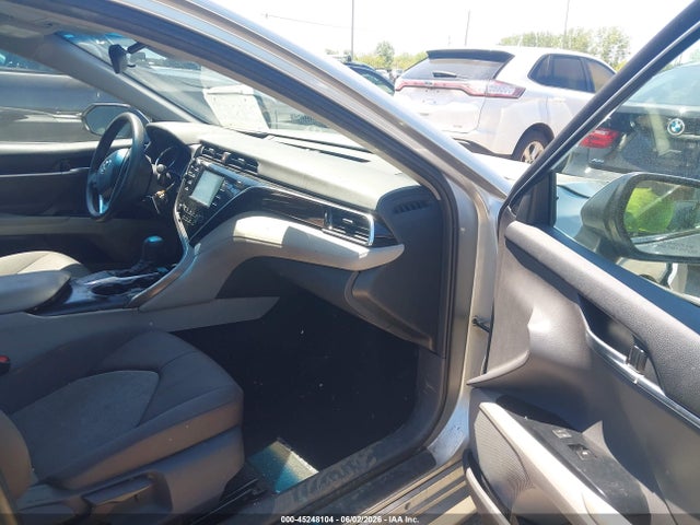 2018 Toyota Camry Le მანქანა იყიდება აუქციონზე, vin: 4T1B11HK9JU634530, აუქციონის ნომერი: 45248104