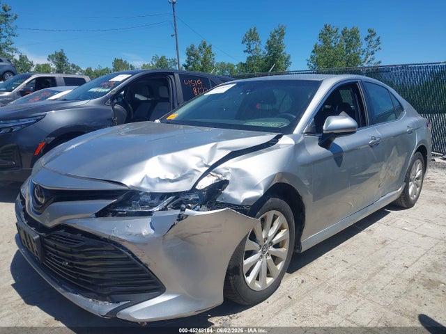 2018 Toyota Camry Le მანქანა იყიდება აუქციონზე, vin: 4T1B11HK9JU634530, აუქციონის ნომერი: 45248104