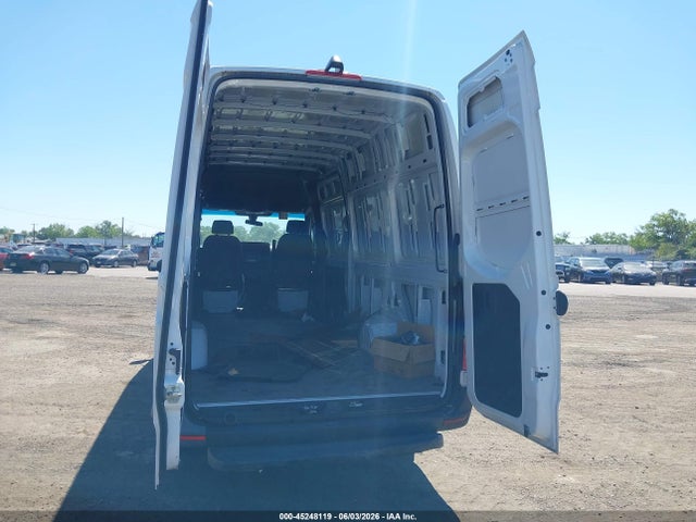 45248119 :رقم المزاد ، W1W40CHY3MT052731 vin ، 2021 Mercedes-benz Sprinter 2500 High Roof I4 مزاد بيع