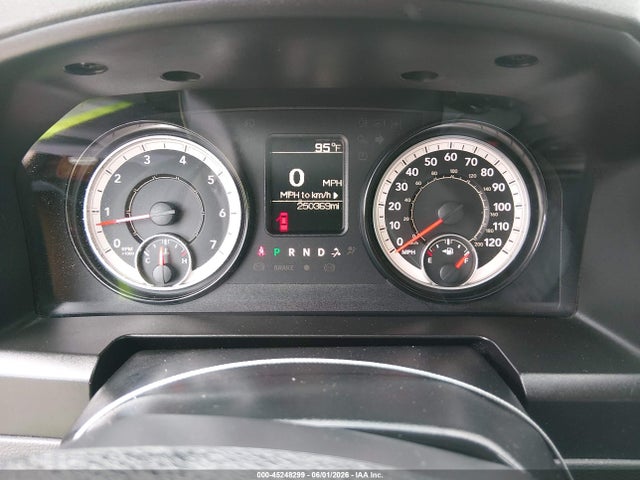 45248299 :رقم المزاد ، 1C6RR7FG1JS302601 vin ، 2018 Ram 1500 Express  4x4 6'4 Box مزاد بيع