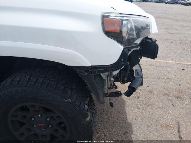 Toyota 4RUNNER SR5 2017 JTEBU5JR2H5464845 Image 18