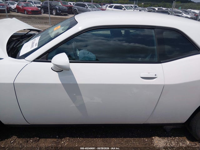 Продаж на аукціоні авто 2022 Dodge Challenger Sxt, vin: 2C3CDZAG6NH260315, номер лоту: 45248691