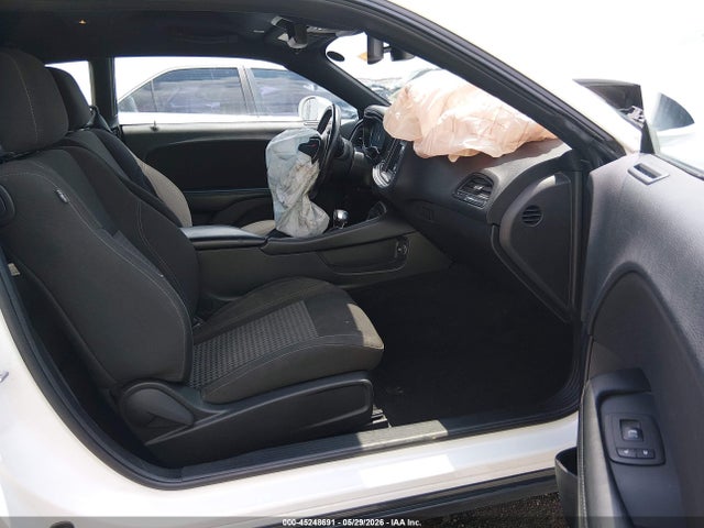 Продаж на аукціоні авто 2022 Dodge Challenger Sxt, vin: 2C3CDZAG6NH260315, номер лоту: 45248691