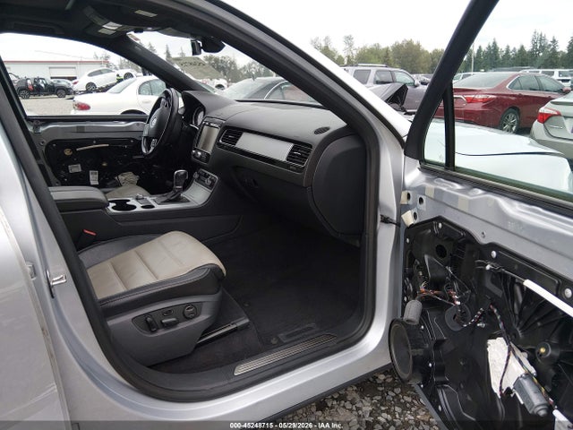 WVGRF7BP6HD001033 Volkswagen Touareg V6 Wolfsburg Edition