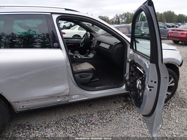 WVGRF7BP6HD001033 Volkswagen Touareg V6 Wolfsburg Edition