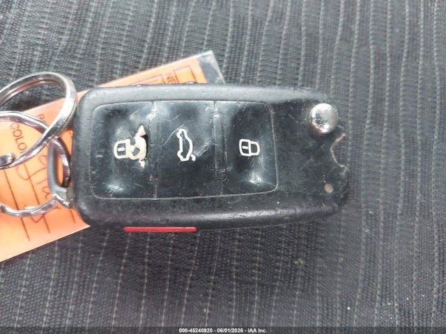 WVGAV7AX0FW597288 Volkswagen TIGUAN S