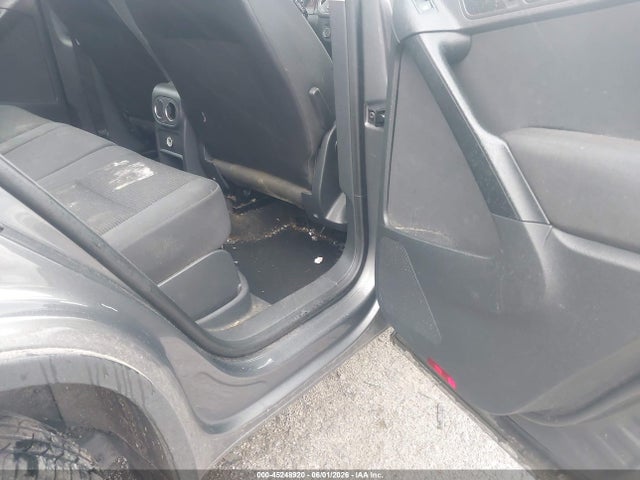 WVGAV7AX0FW597288 Volkswagen TIGUAN S