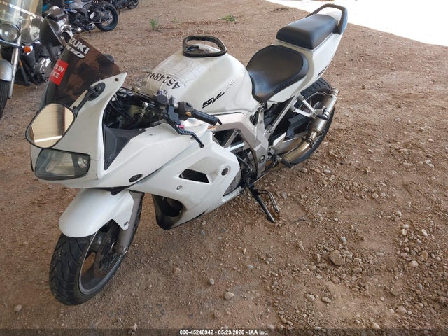 45248942 :رقم المزاد ، JS1VT54A032101989 vin ، 2003 Suzuki Sv1000 Sk3 مزاد بيع