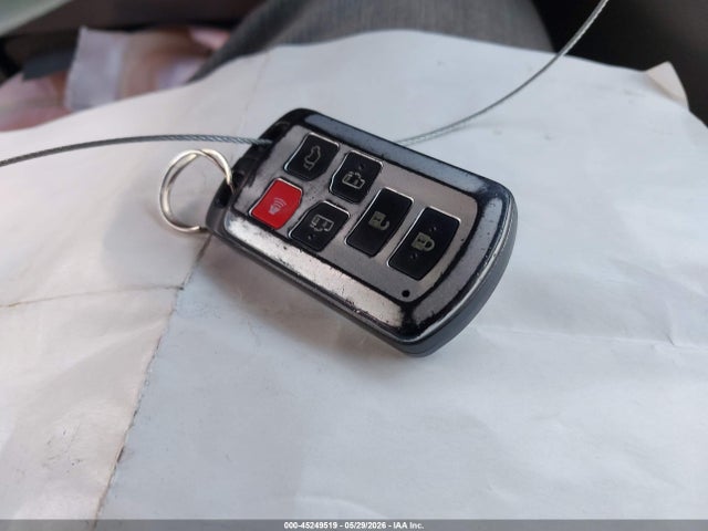 2011 Toyota Sienna Xle V6 მანქანა იყიდება აუქციონზე, vin: 5TDYK3DC5BS003947, აუქციონის ნომერი: 45249519