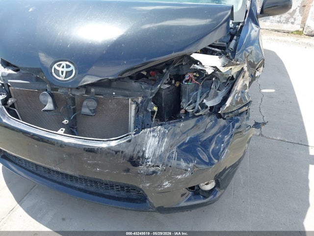 2011 Toyota Sienna Xle V6 მანქანა იყიდება აუქციონზე, vin: 5TDYK3DC5BS003947, აუქციონის ნომერი: 45249519