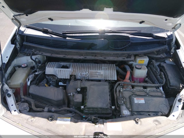 JTDZN3EU1HJ069100 Toyota Prius V Four
