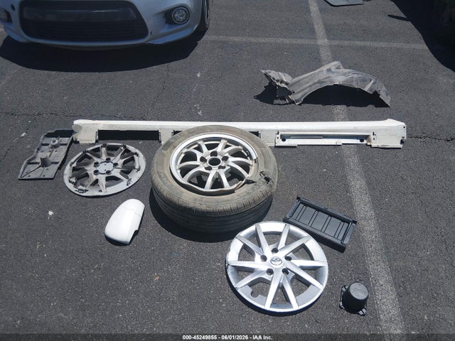 JTDZN3EU1HJ069100 Toyota Prius V Four