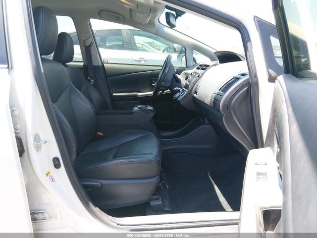 JTDZN3EU1HJ069100 Toyota Prius V Four