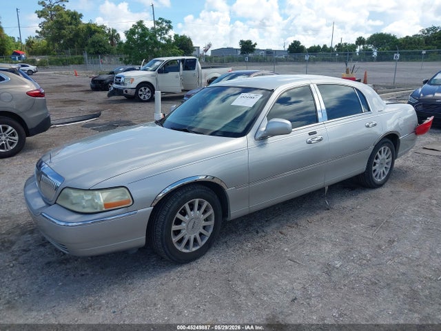 Продаж на аукціоні авто 2007 Lincoln Town Car Signature, vin: 1LNHM81W97Y637484, номер лоту: 45249887